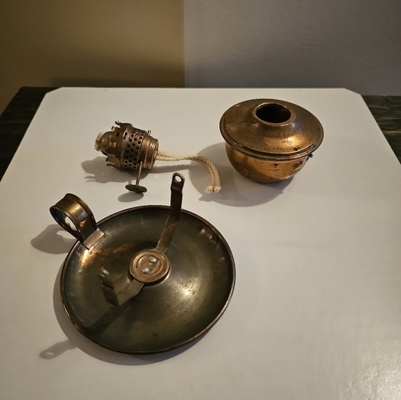 Vintage Brass Oil Lamp - Wick Included - Picture 5 of 6